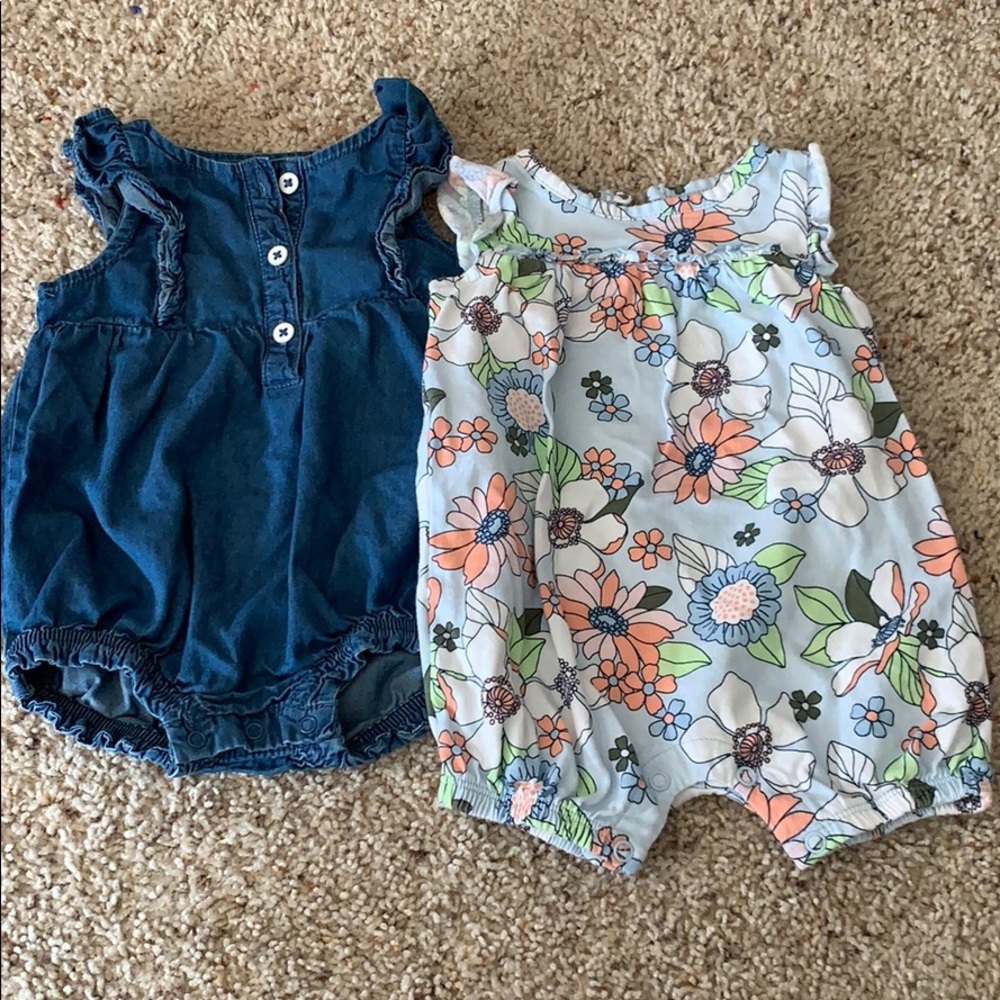 Set of onesies